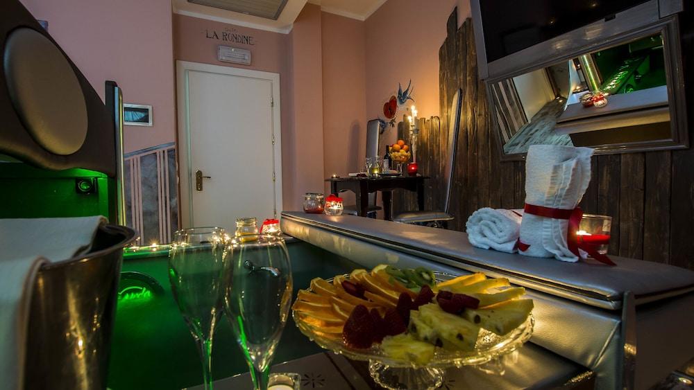 Hotel Butterfly Торре-дель-Лаго-Пуччини Экстерьер фото