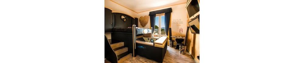 Hotel Butterfly Торре-дель-Лаго-Пуччини Экстерьер фото