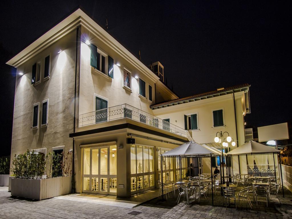 Hotel Butterfly Торре-дель-Лаго-Пуччини Экстерьер фото