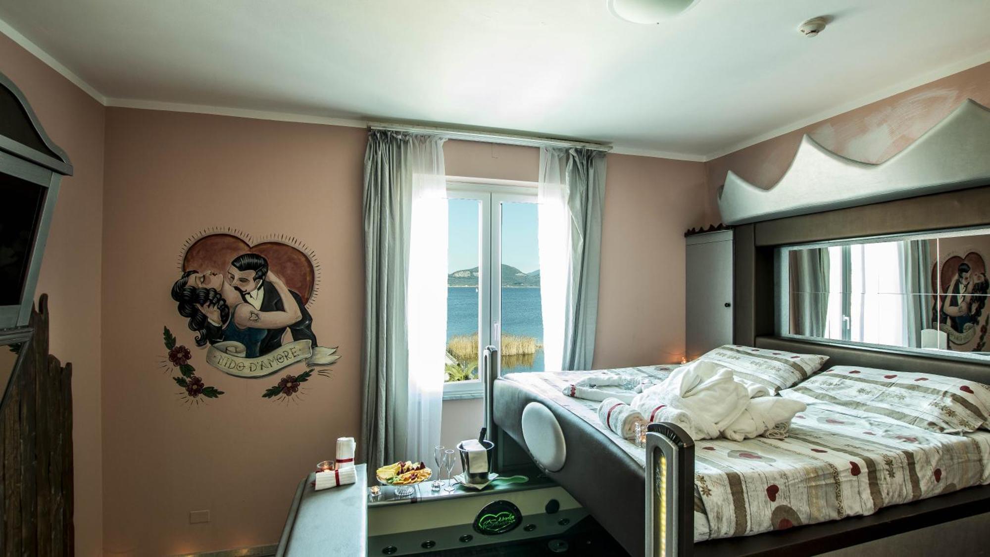 Hotel Butterfly Торре-дель-Лаго-Пуччини Экстерьер фото