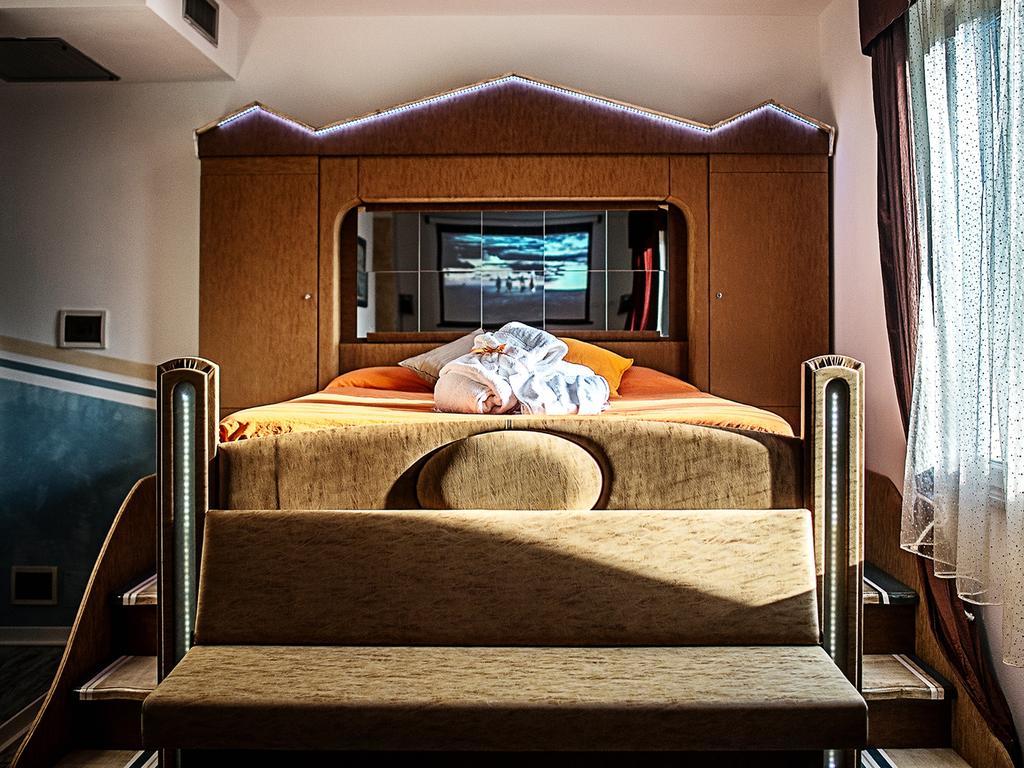 Hotel Butterfly Торре-дель-Лаго-Пуччини Экстерьер фото
