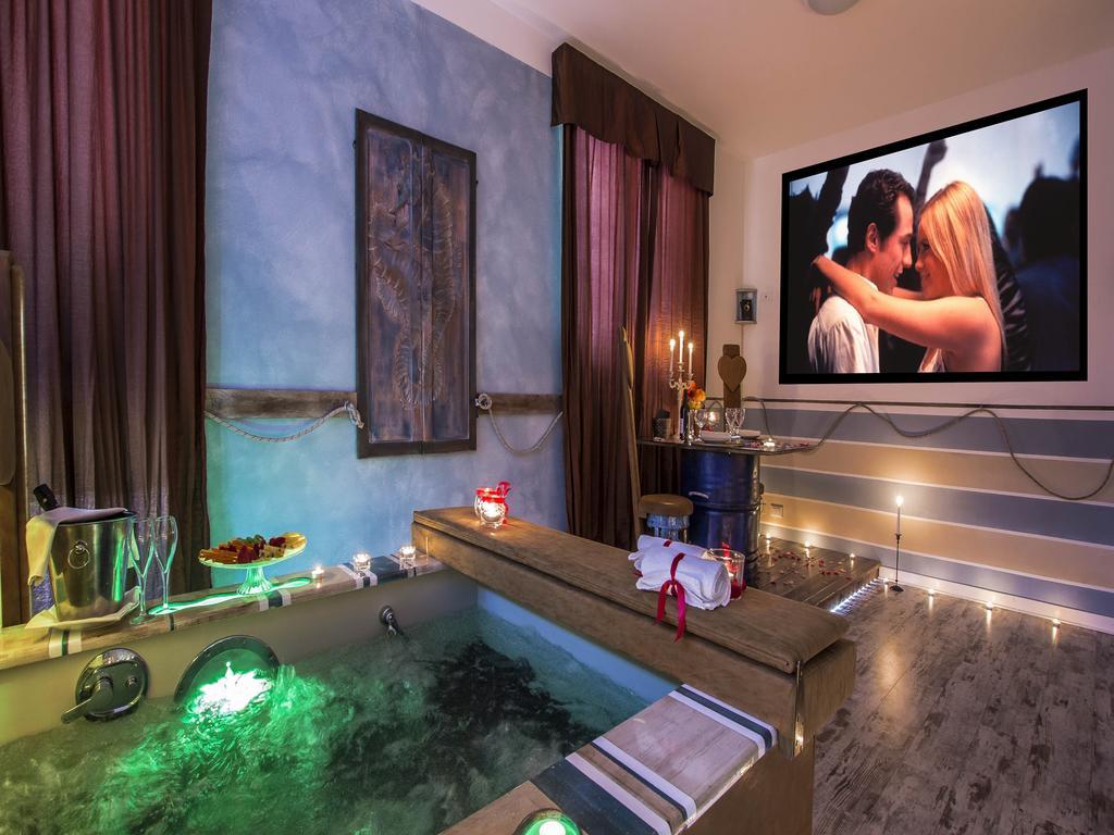Hotel Butterfly Торре-дель-Лаго-Пуччини Экстерьер фото